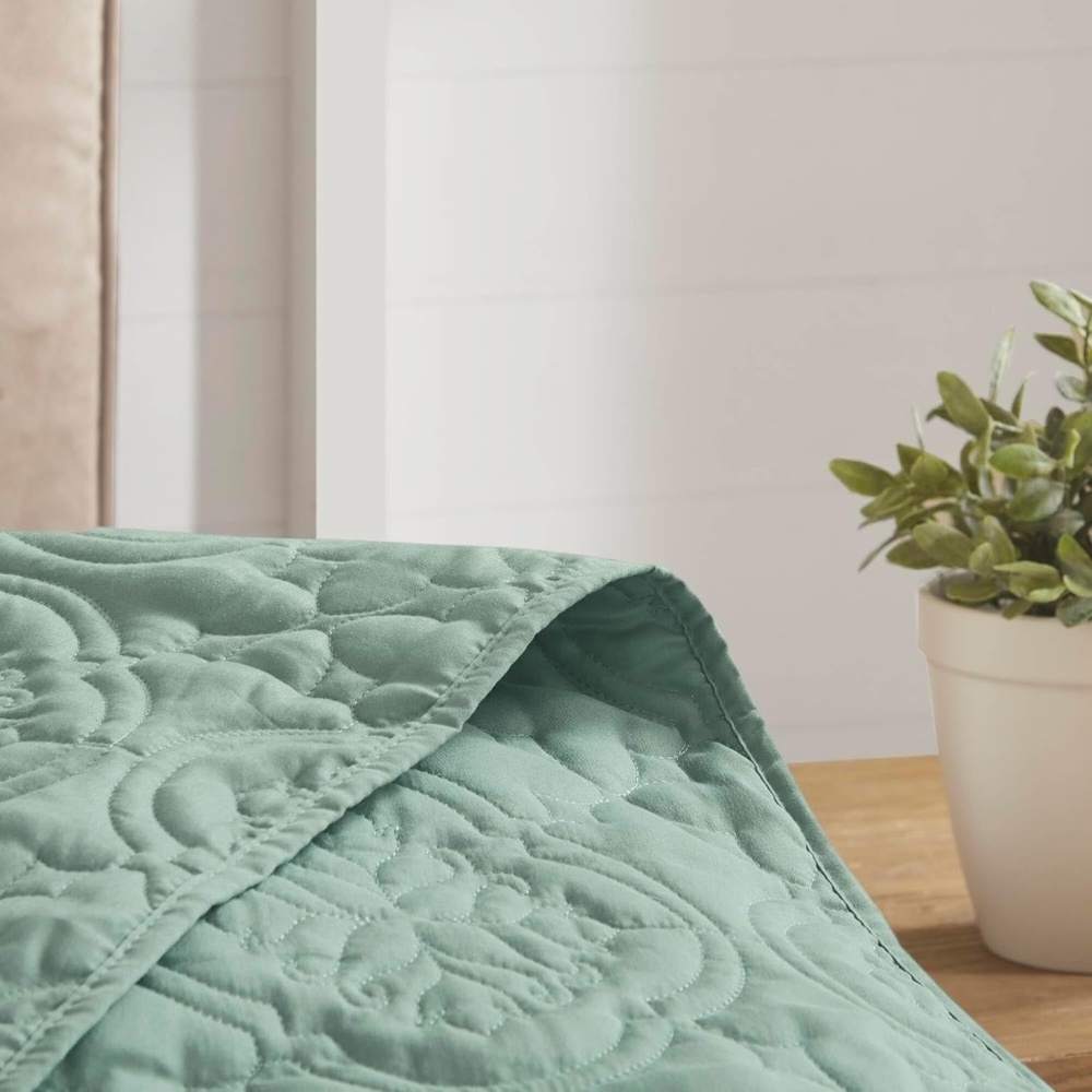 510 DESIGN Oakley Reversible Quilt Set - Luxe Stitching Design - Picture 5 of 10